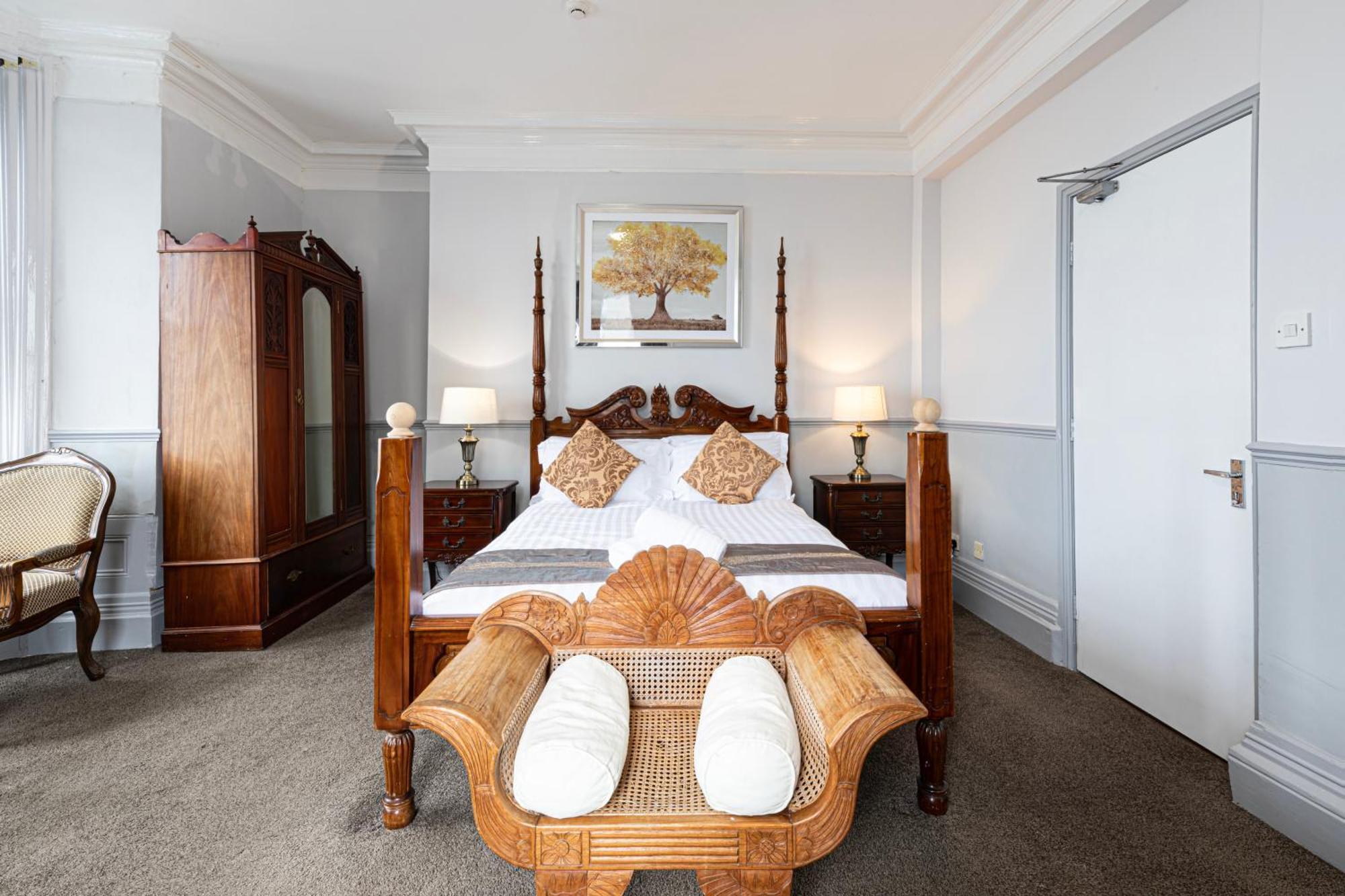 Hotel The Manor 3*