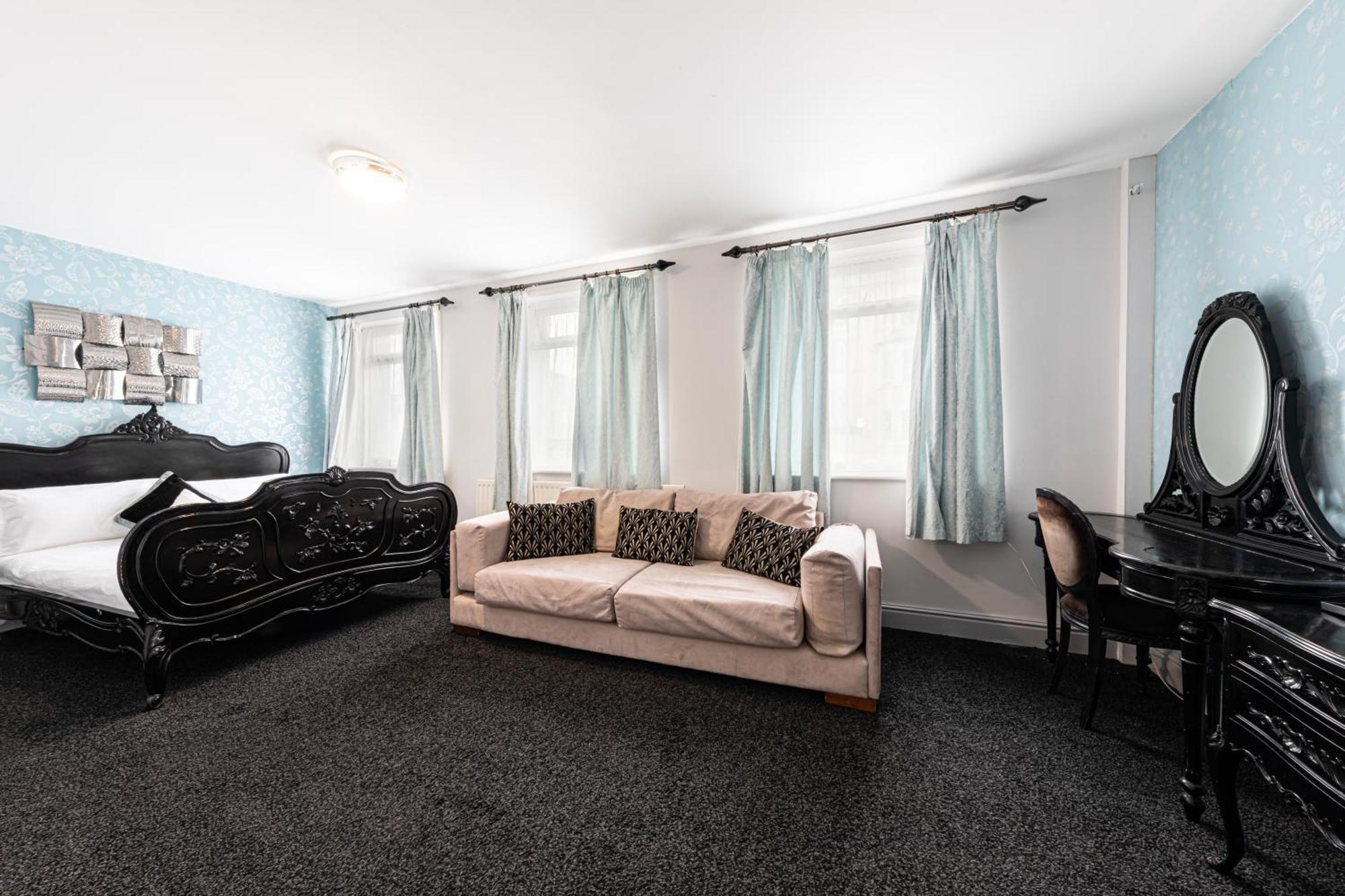 The Manor Hotel 3*